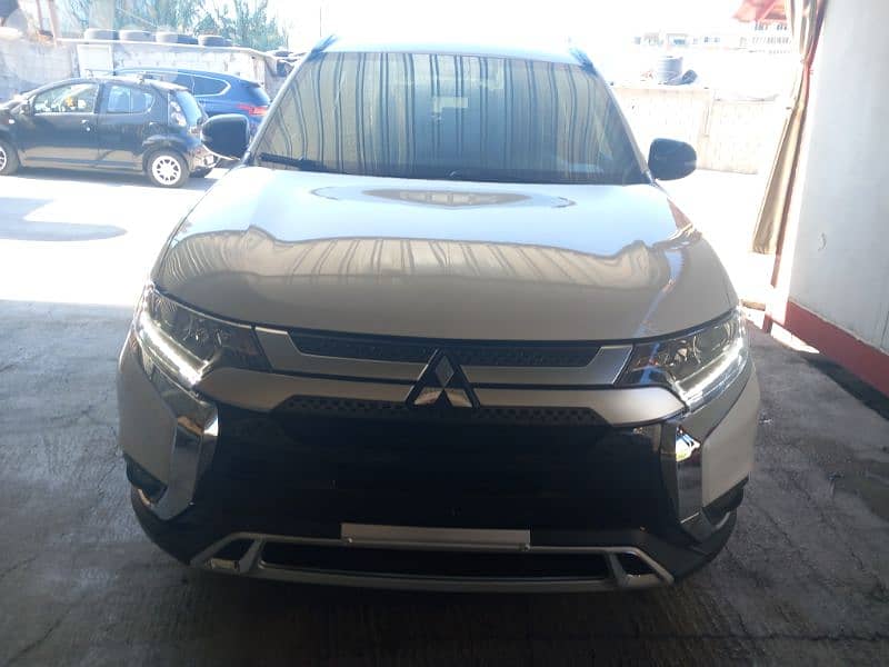 Mitsubishi Outlander 2019 full 7 seats 4 cylinder 0