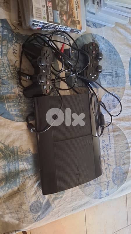 playstation 3 with all the CD (all the CD workes perfectly) 0