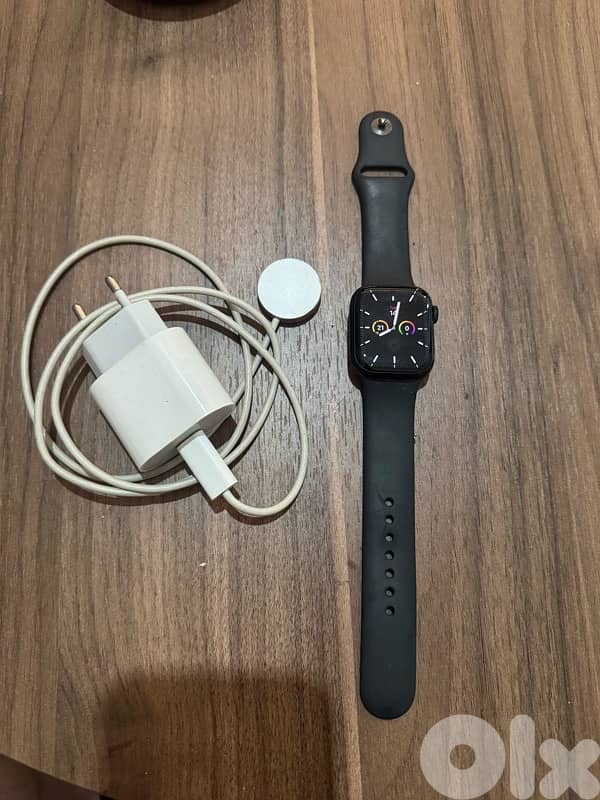 Apple watch series 7 very good condition + charger 0