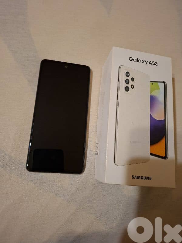 Samsung Galaxy A52 256 GB in white 3