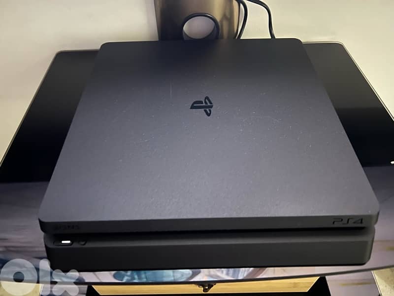 playstation 4 slim 500gb. 4k used only 2 times 3