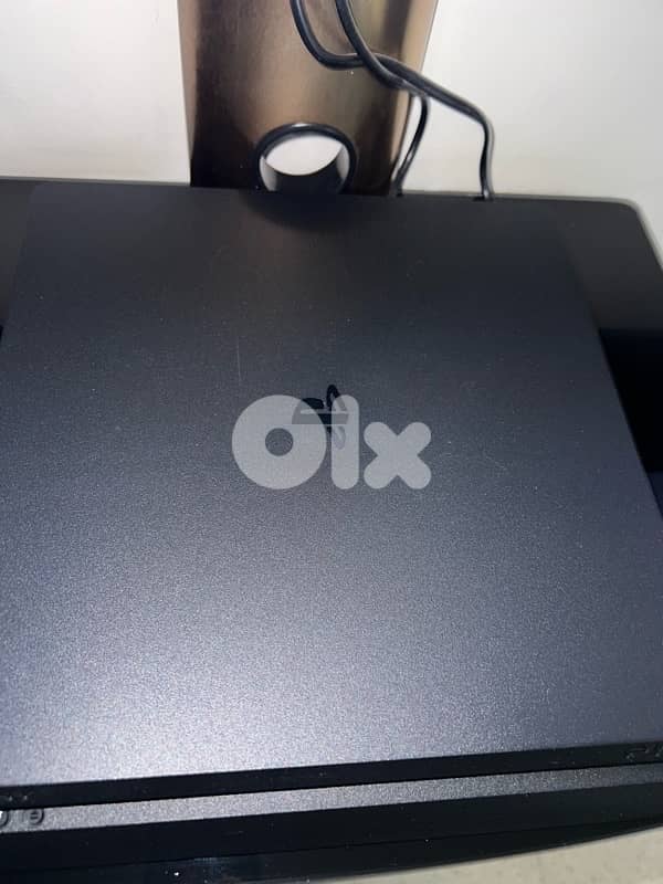 playstation 4 slim 500gb. 4k used only 2 times 4