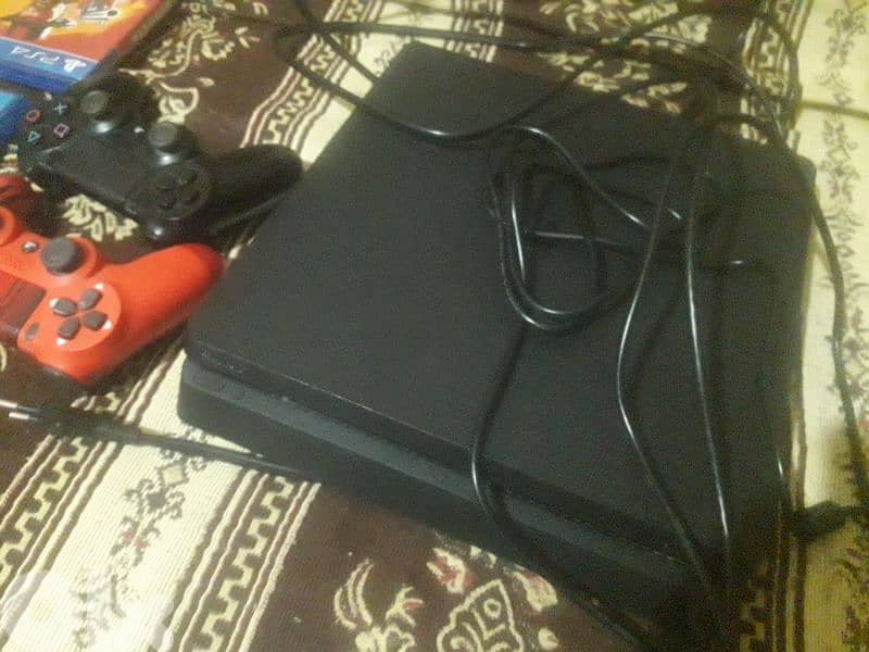 Ps4 slim 5ar2a ma3 maskteyn 1 mnoun original + 2cd 1