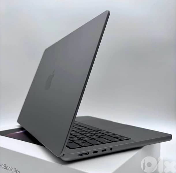 MacBook Pro M1 2021 – Power & Performance Combined 4