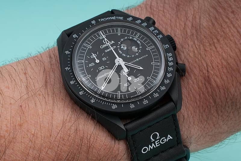 Omega x Swatch limited edition snoopy moonphase 2