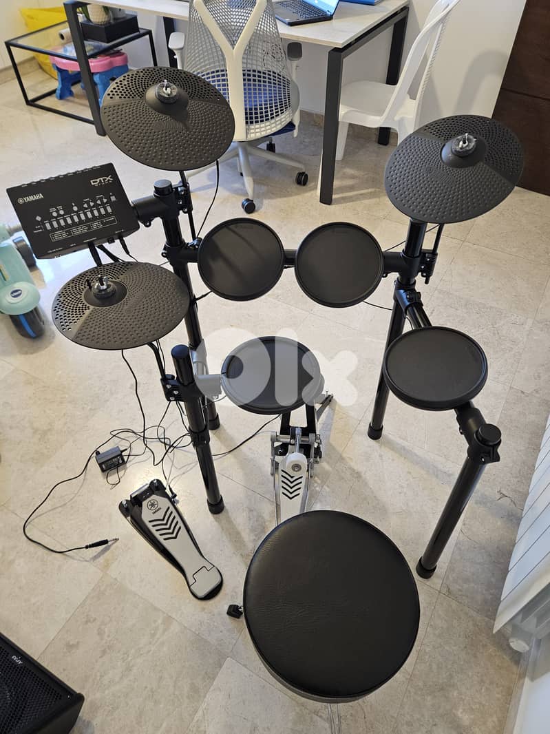 Yamaha DTX452K Electronic drums kit + Tama Chair 0