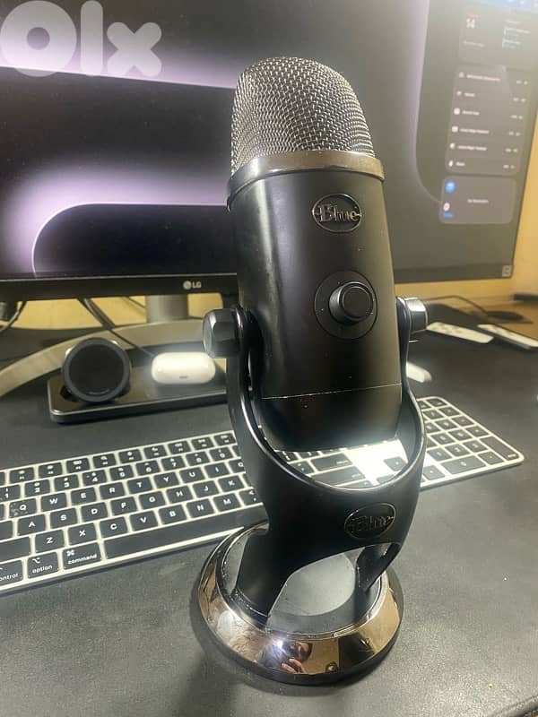 Blue Yeti USB Microphone – Blackout Edition (Excellent Condition) 0