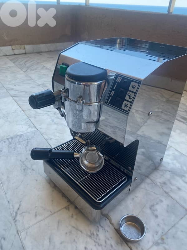 DALLA CORTE coffee machine مكنة قهوة 1