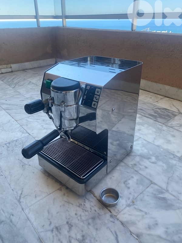 DALLA CORTE coffee machine مكنة قهوة 2