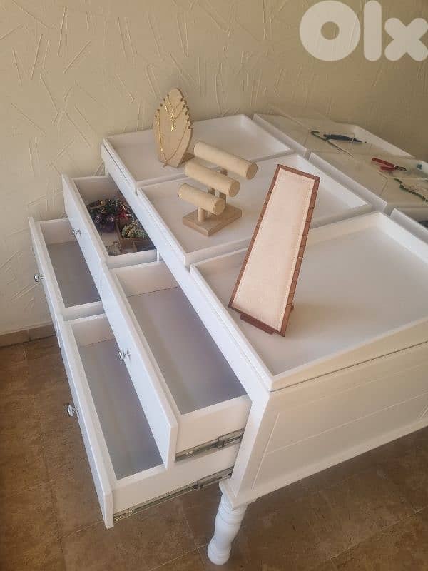 2 tables for jewelry display 1