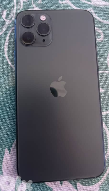 iphone 11 pro 64gb (sim locked) 1
