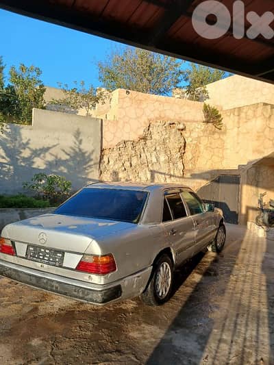 Mercedes-Benz E-Class 1988