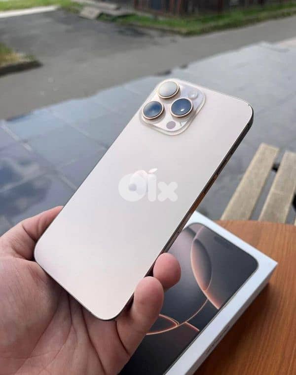iPhone 16 Pro Max 1