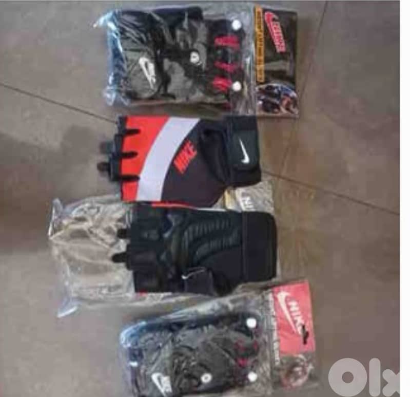 gloves كفوف صوف للفوتبول  وتاتش  وبستعملو لاغير شي وللتلفون 2