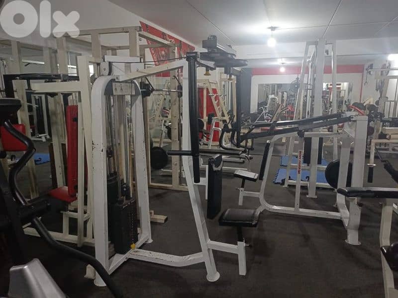 full gym equipment نادي كامل للبيع 9