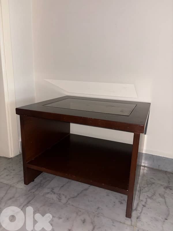 1 mirror and 2 small tables 1