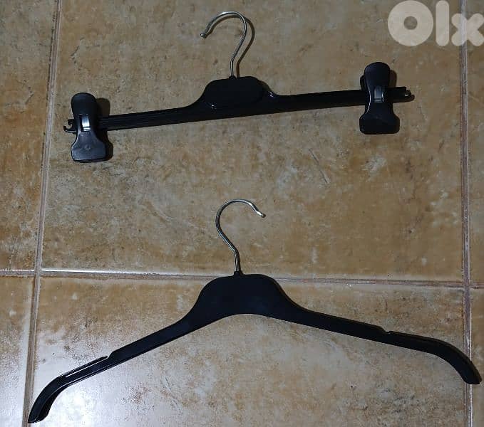 clothes hangers 0