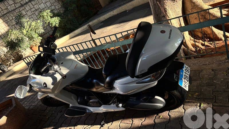 Honda DN-01 From Japan to Lebanon one owner 3