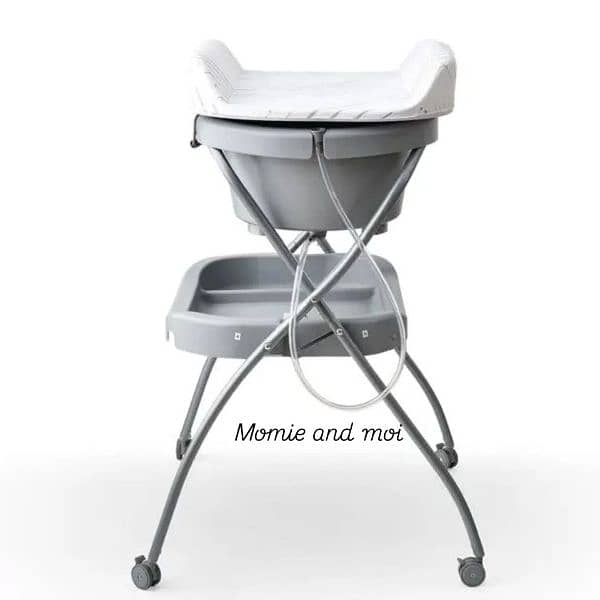 Changing table and bathtube طاولة تغيير حفاضات 3