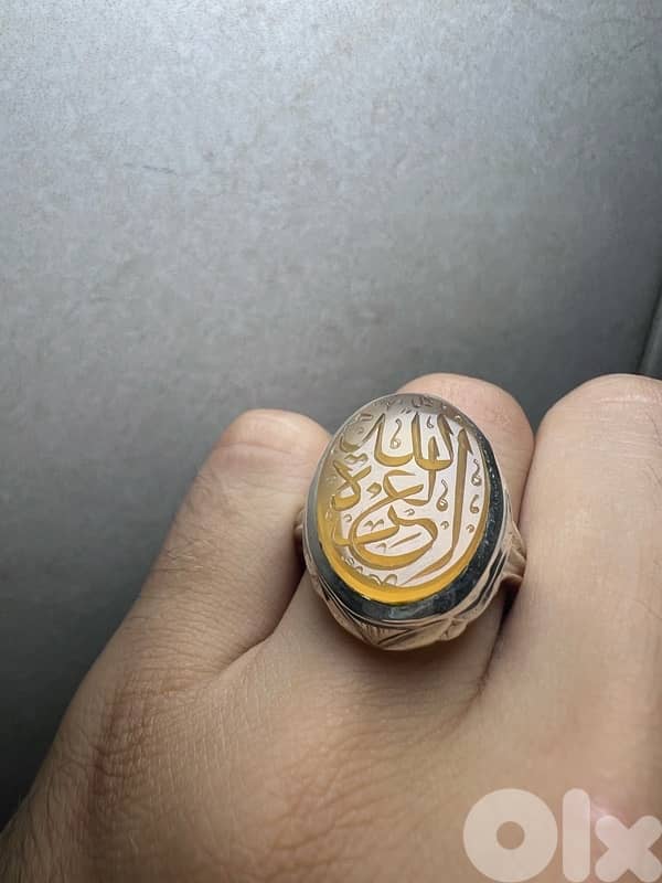 عرض على خاتمين 0