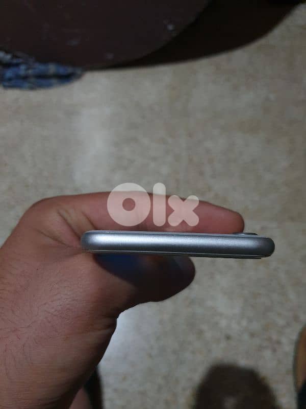 - iphone 8 - 3