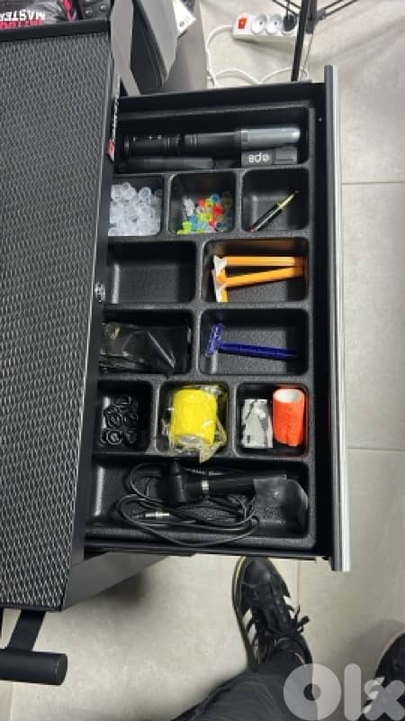 trolley for artist 1