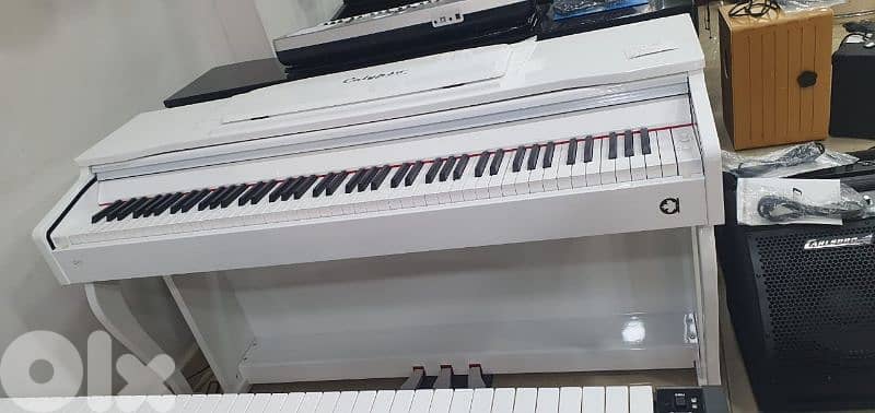 piano used only for i mounth second hand but its like new 1