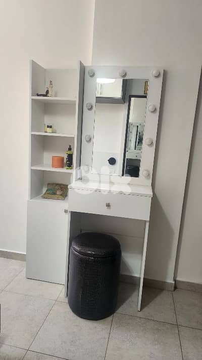 Make Up corner with lights