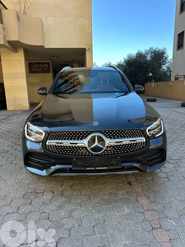 Mercedes GLC 300 AMG-line 4matic 2020 dark gray (clean carfax) 0