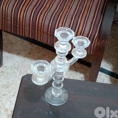 شمعدان روسي زجاج ابيض نقي حاله جيده سعر مغر