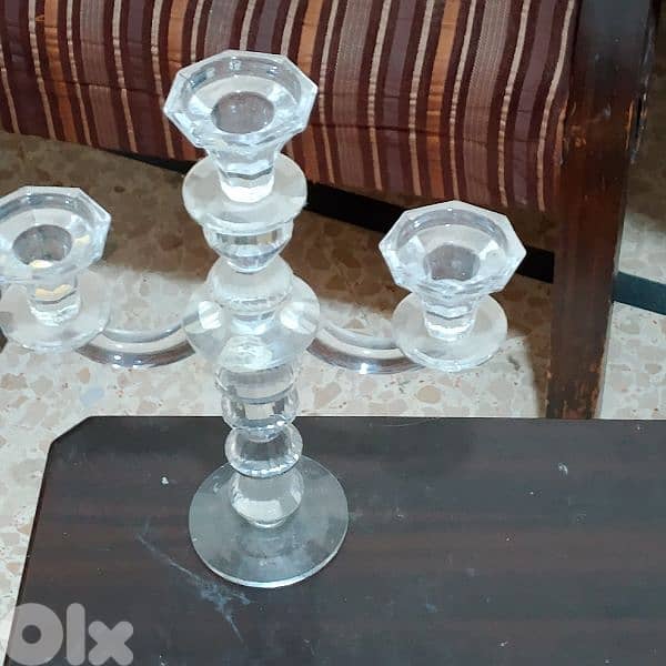 شمعدان روسي زجاج ابيض نقي حاله جيده سعر مغر 2