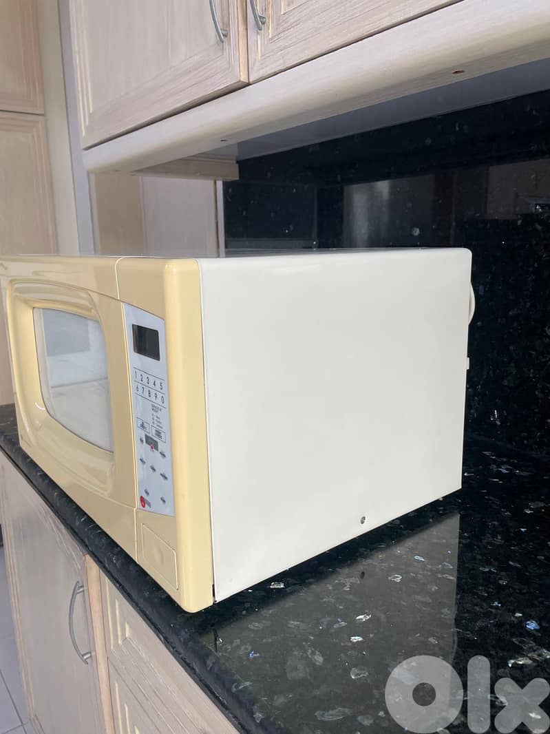 Microwave White Westinghouse 3