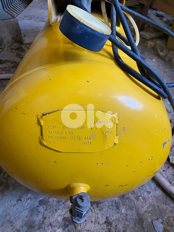 Air Compressor – Italian Motor 2HP – Excellent Condition 4