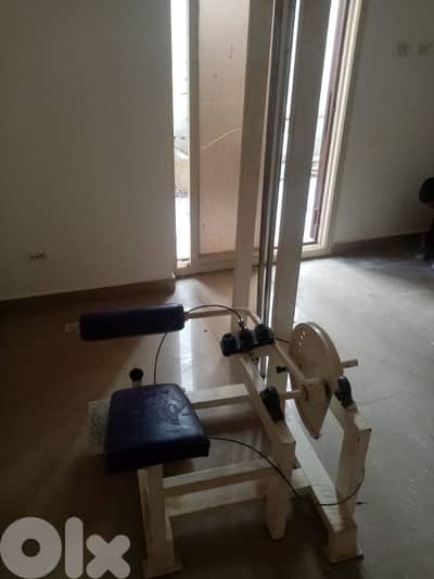 leg extension machine