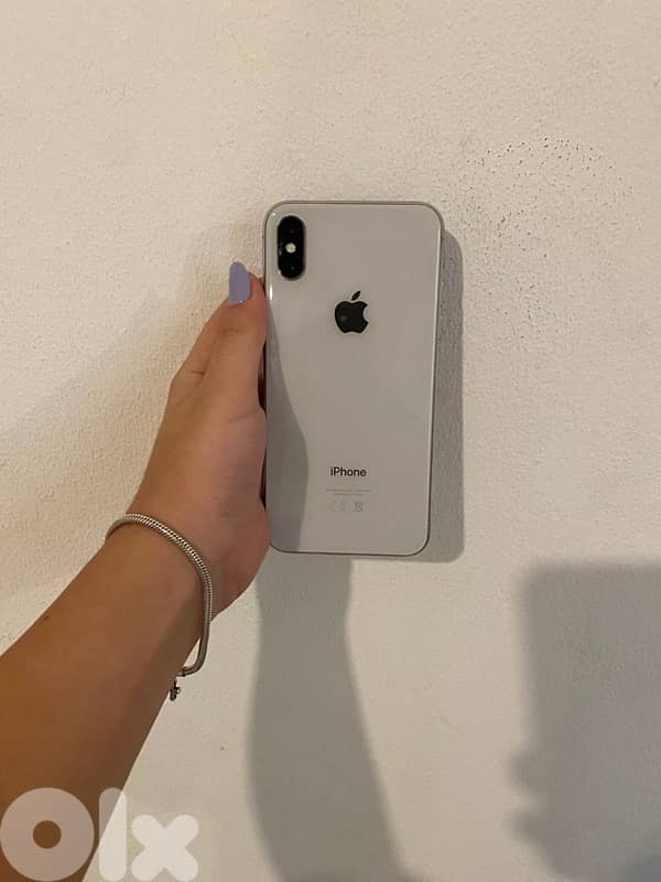 Iphone X + 5 FREE COVERS  ( Used like new ) 0