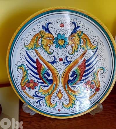 Deruta (Italy) majolica cake plate decorated with Raffaellesco pattern