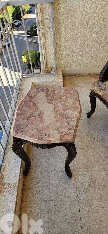 Louis XV vintage living room with tables and a bar 1