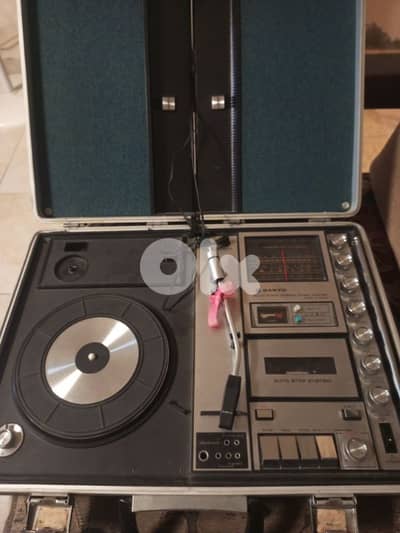 مركز موسيقى محمول من طراز Sanyo G-2615N-2.