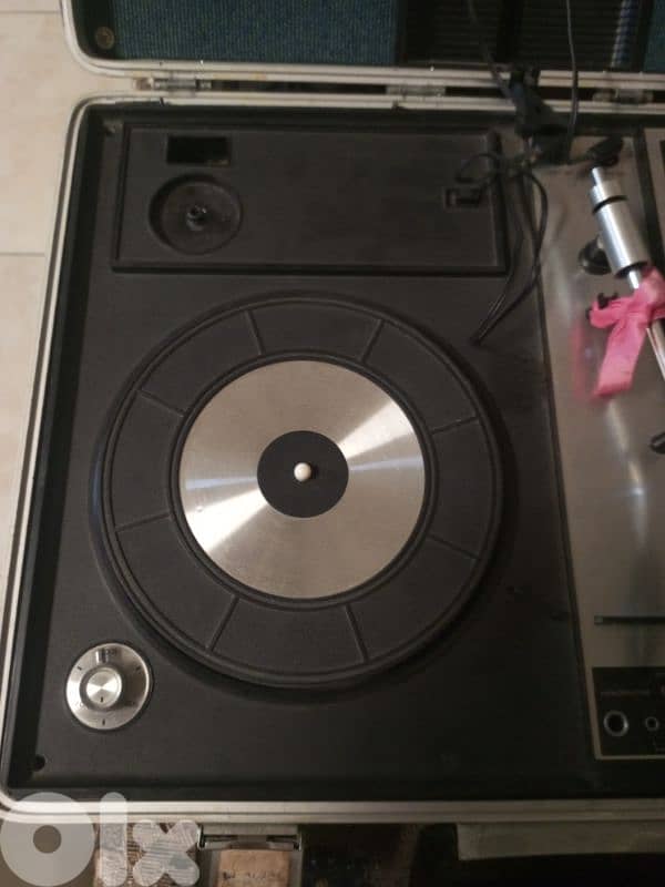 مركز موسيقى محمول من طراز Sanyo G-2615N-2. 2