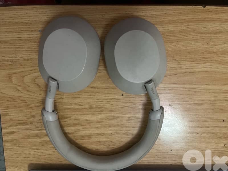 Sony WH-1000XM5-S noise cancelling headphones 0