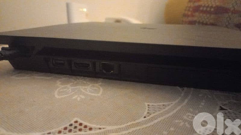 ps4 used like new not opend 4
