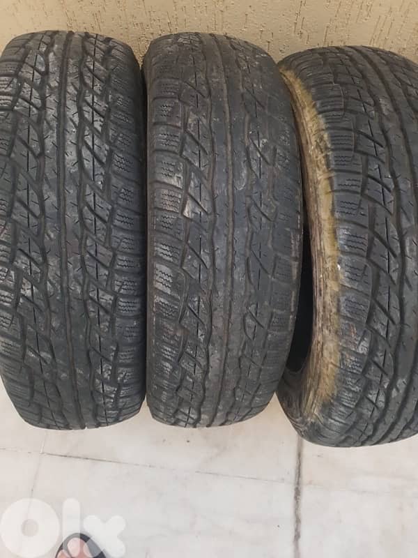 3دواليب دنلوب ياباني بحالةجيدة ١٦/٧٠/٢١٥ 0