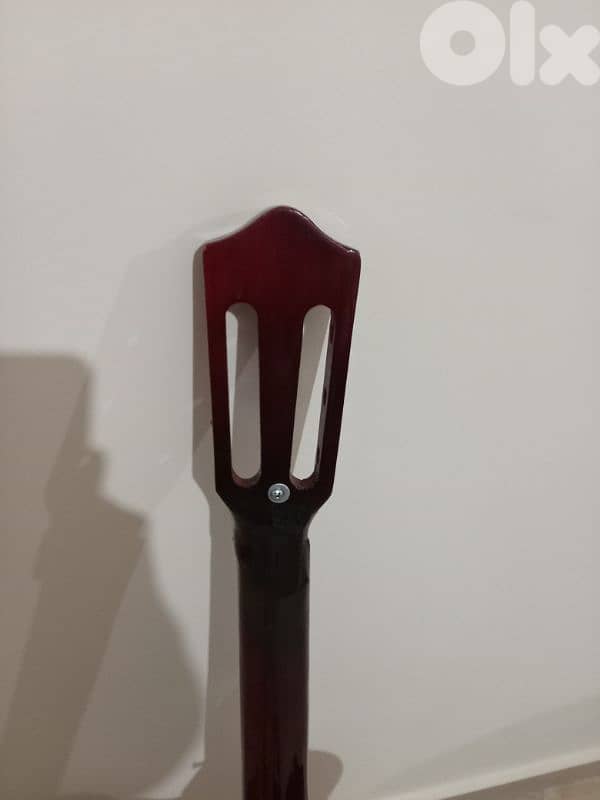 غيتار للبيع للديكور شبه جديد السعر 25$ 7