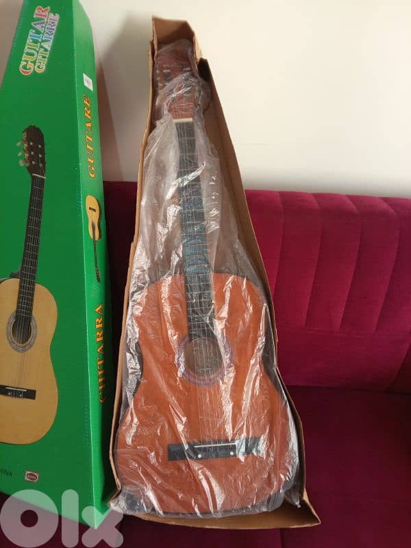 غيتار للبيع بعدو جديد بل علبة السعر 45$ 5