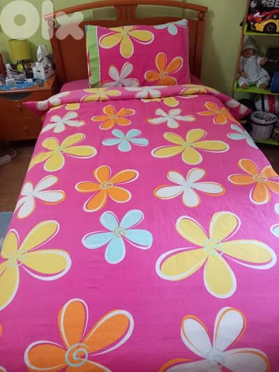 2 beds &2 mattress (free curtains)