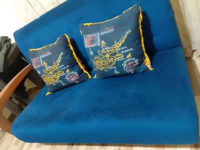 2 commodes - sofa - 2 carpets - ventilator - chair - antique table