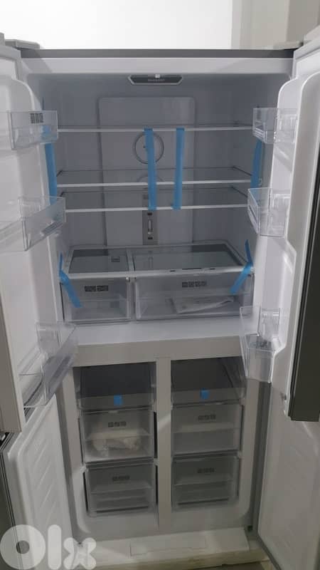 Refrigerator Sharp 4Doors Glass Black براد شارب الأصلي أسود زجاج 1