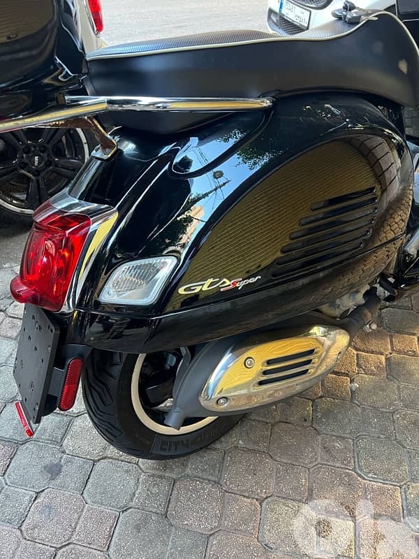 vespa GTS 300 10