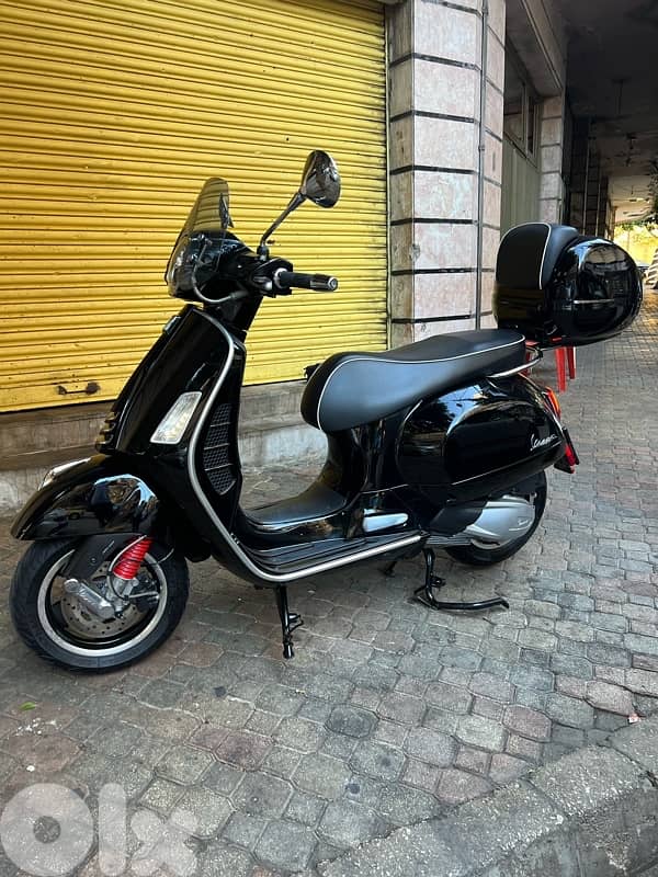 vespa GTS 300 16