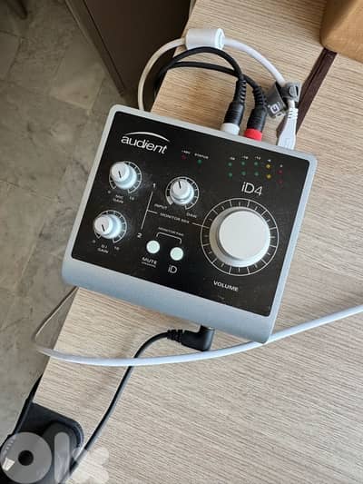 Inter face/ Head phones and speakers in perfect condtion